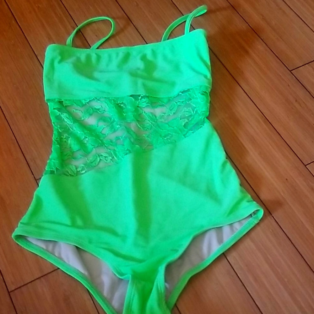 Girl swimwear